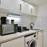 Standard Apartment By Hi5- Hunyadi Square Studio
